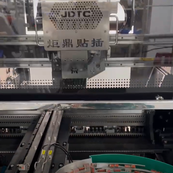 適配器插件機：打造高效穩(wěn)定電源適配器生產(chǎn)線的核心裝備